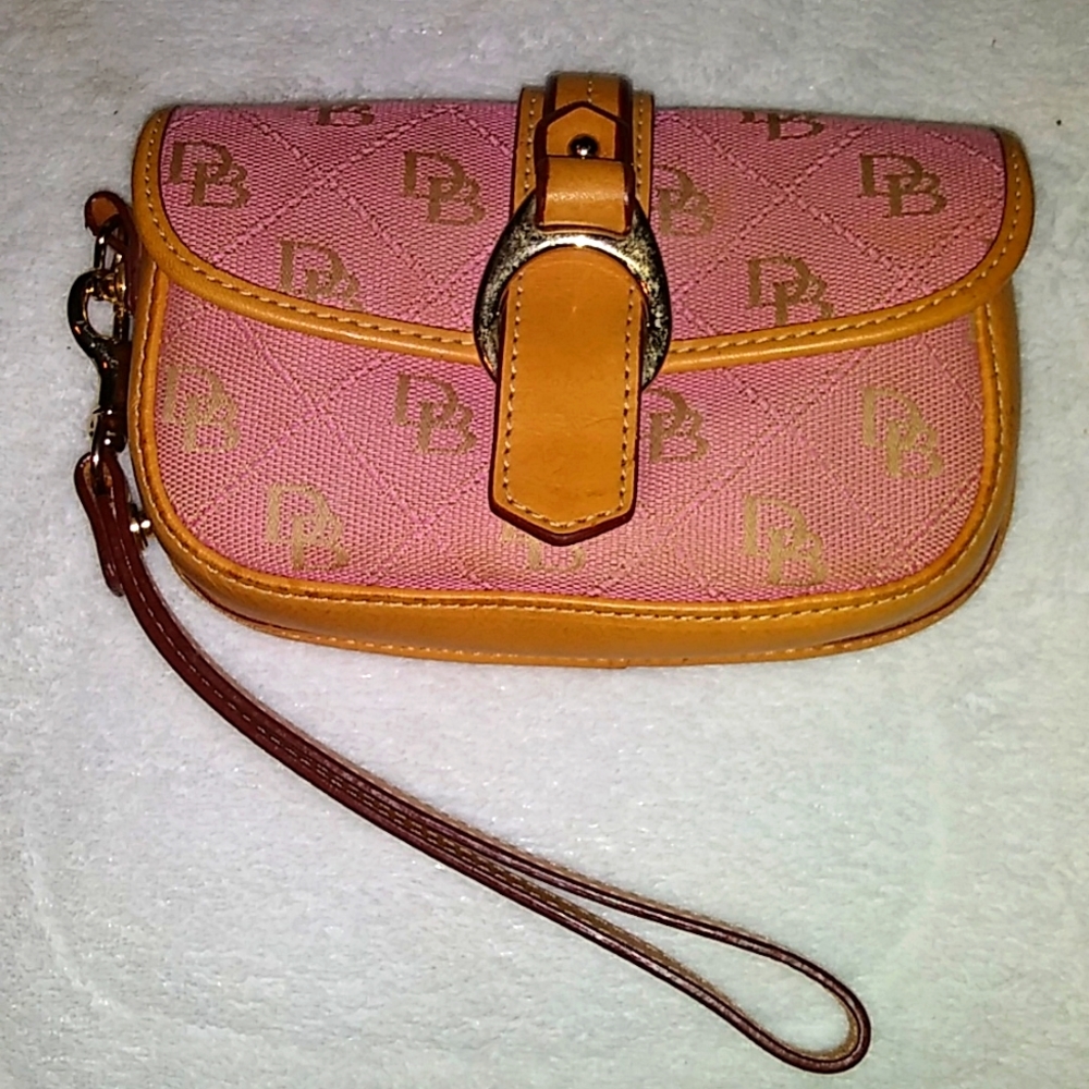Dooney & Bourke Wristlet. Pink